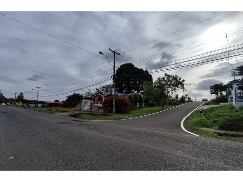 Se Vende Casa De Esquina para Uso Comercial en La Chorrera de 675 mt2 - 1