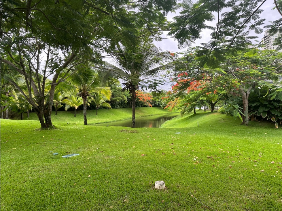 Lote en venta frente al lago -Island Estate Santa María (BORA)