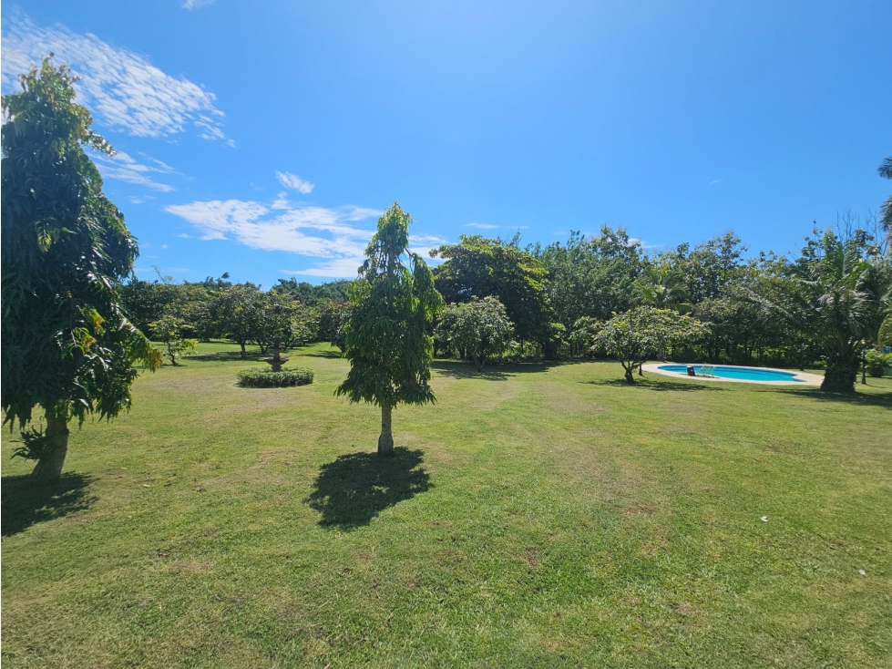 Se Vende Finca de 6.4 has vivienda o uso comercial en Coronado(DR)