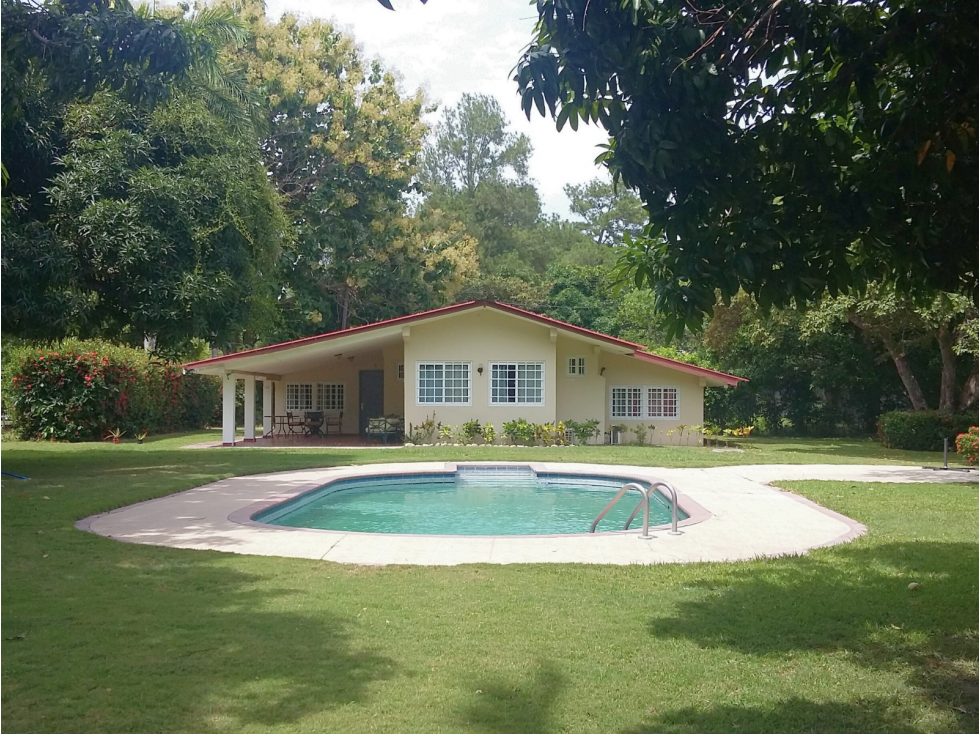 Se Vende Casa en Santa Clara-Coclé (DR) - 1