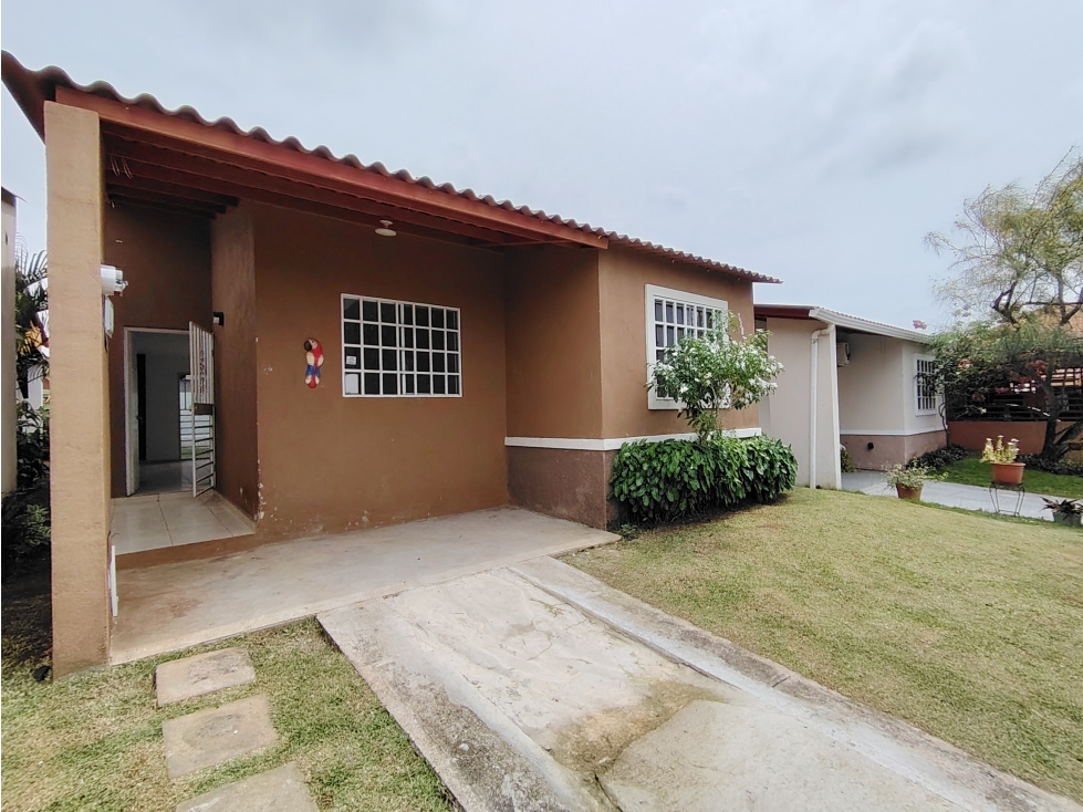 Casa en Alquiler Arboledas - La Chorrera (DR)