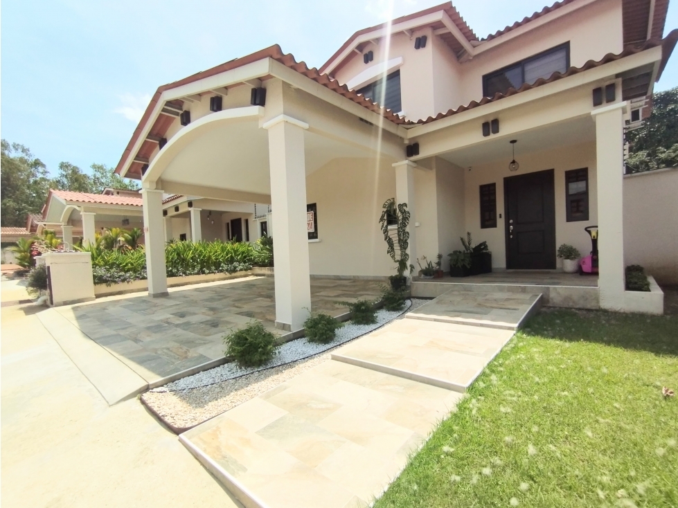 Se Vende o Alquila Casa en Costa Verde-Chorrera (DR)