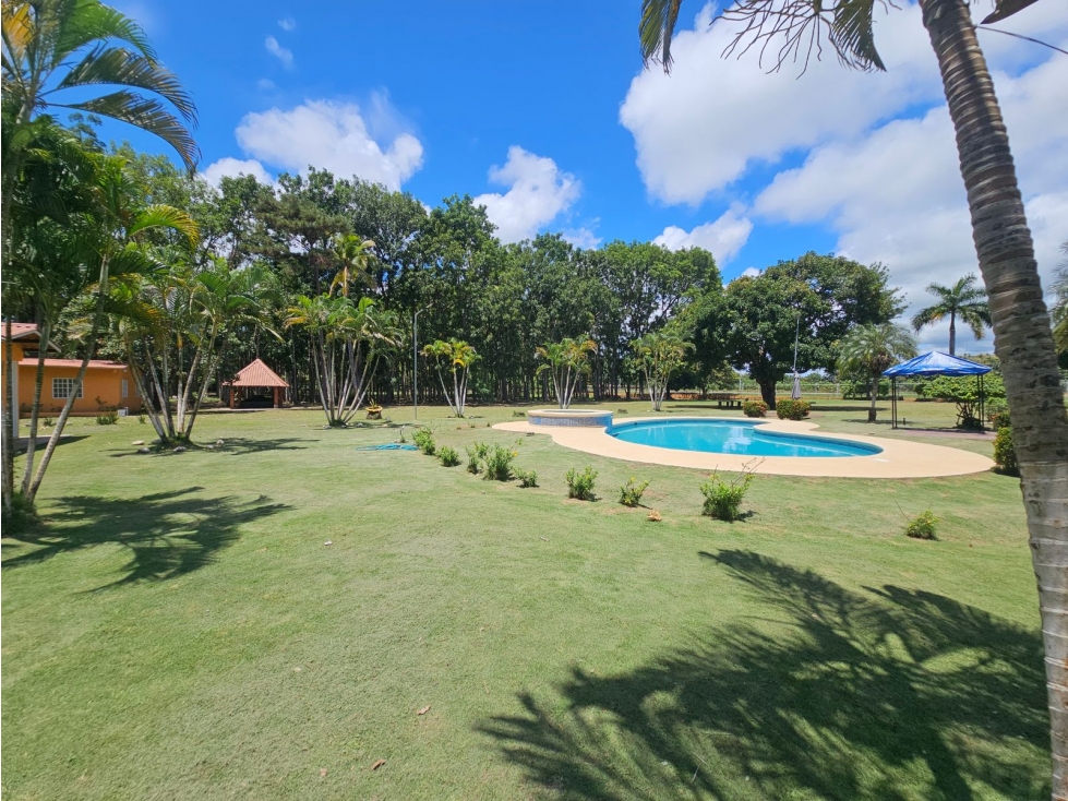 Se Vende Finca 8 Has con Casas de Hospedaje y Piscina en Río Hato (DR) - 2