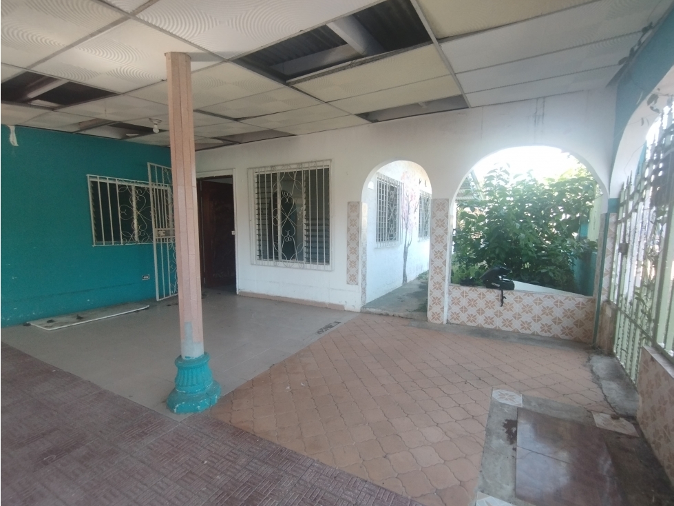 Se Vende o Alquila Terreno comercial con Casa en la Chorrera (DR) - 2