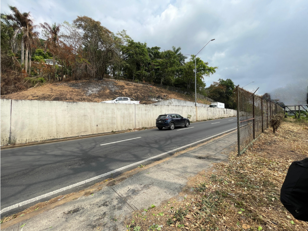 Se alquila terreno comercial en Ave de los Mártires - Santa Ana (DR) — foto 4