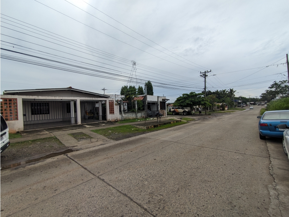 Galera en venta con Oficina y Apto. 284 M2 - La Chorrera (DR) - 2