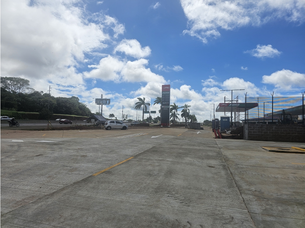 Se alquilan Locales Comerciales Autopista 455mt2 - 5