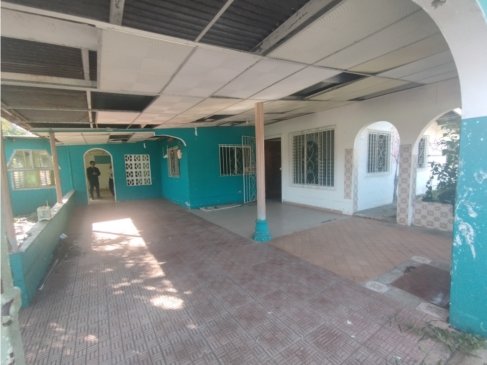 Se Vende o Alquila Terreno comercial con Casa en la Chorrera (DR) - 1