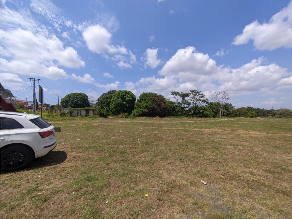 Se Vende Terreno de 5.538,59 m2 en el área del Coco La Chorrera (DR) - 5