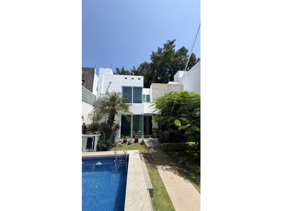 MODERNA CASA EN VENTA EN ZONA NORTE - 1