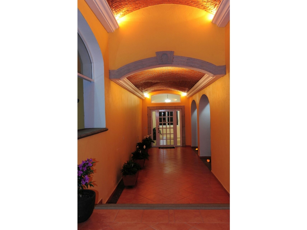 MAJESTUOSA CASA ESTILO COLONIAL EN RANCHO CORTES — foto 5