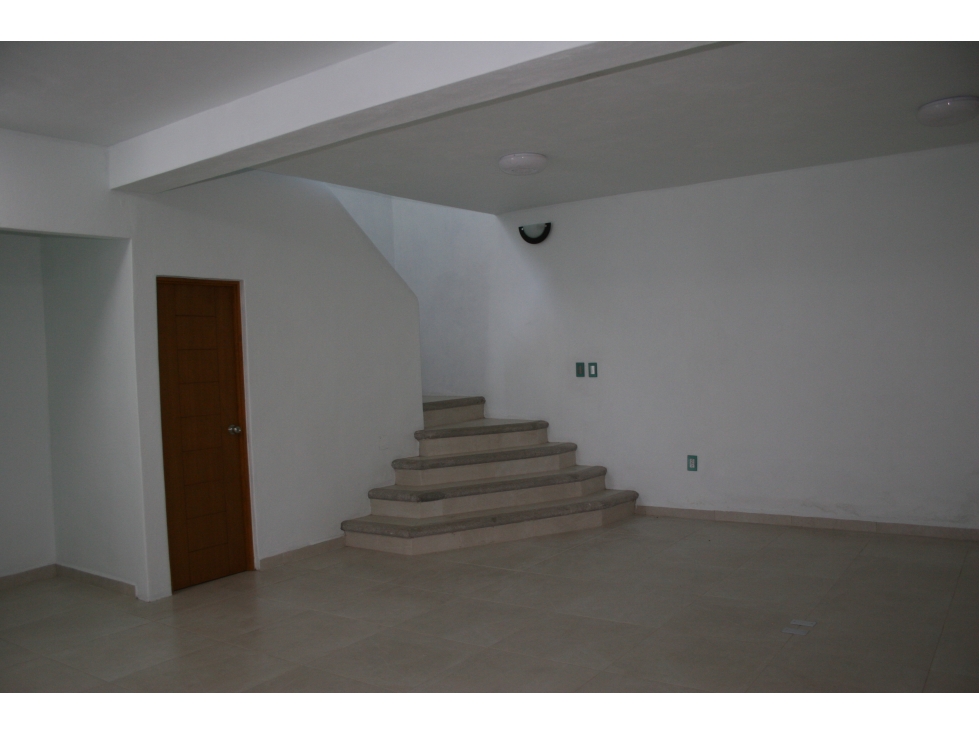 CASA DE UN SOLO NIVEL EN VENTA EN LA COL. JACARANDAS - 2
