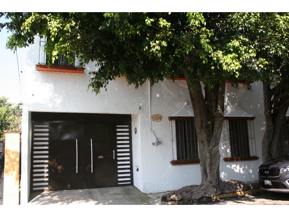 CASA DE UN SOLO NIVEL EN VENTA EN LA COL. JACARANDAS - 1