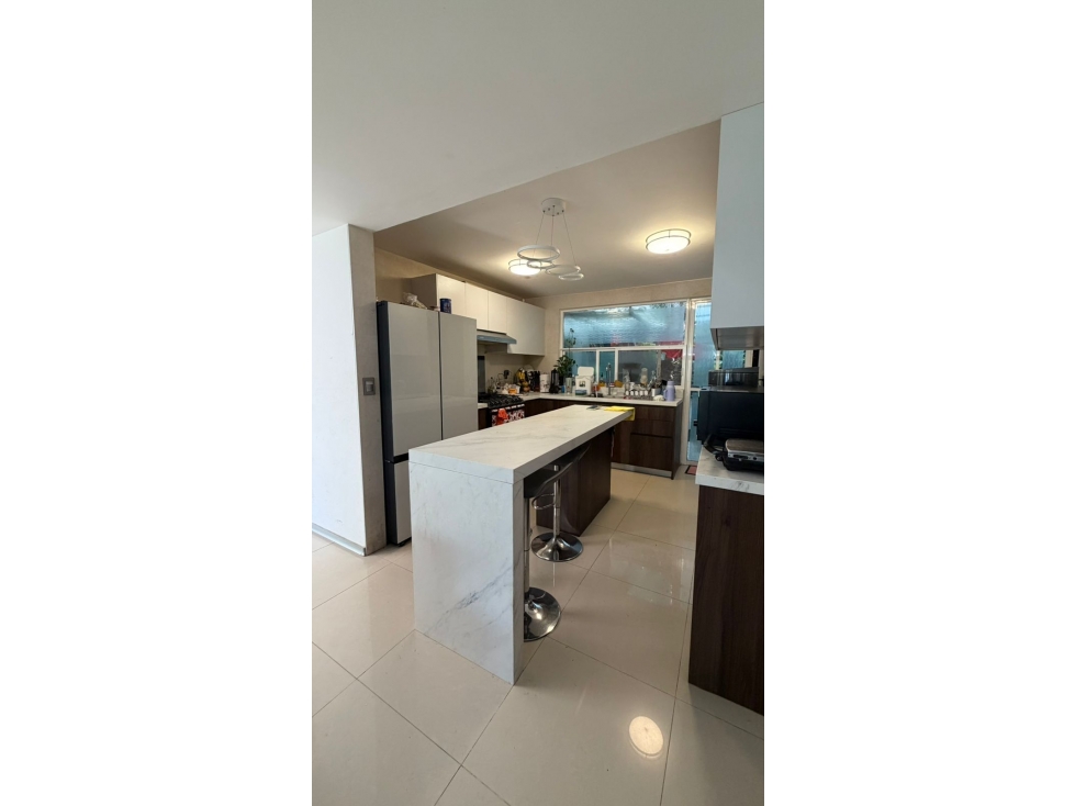 MODERNA CASA EN VENTA EN ZONA NORTE - 6