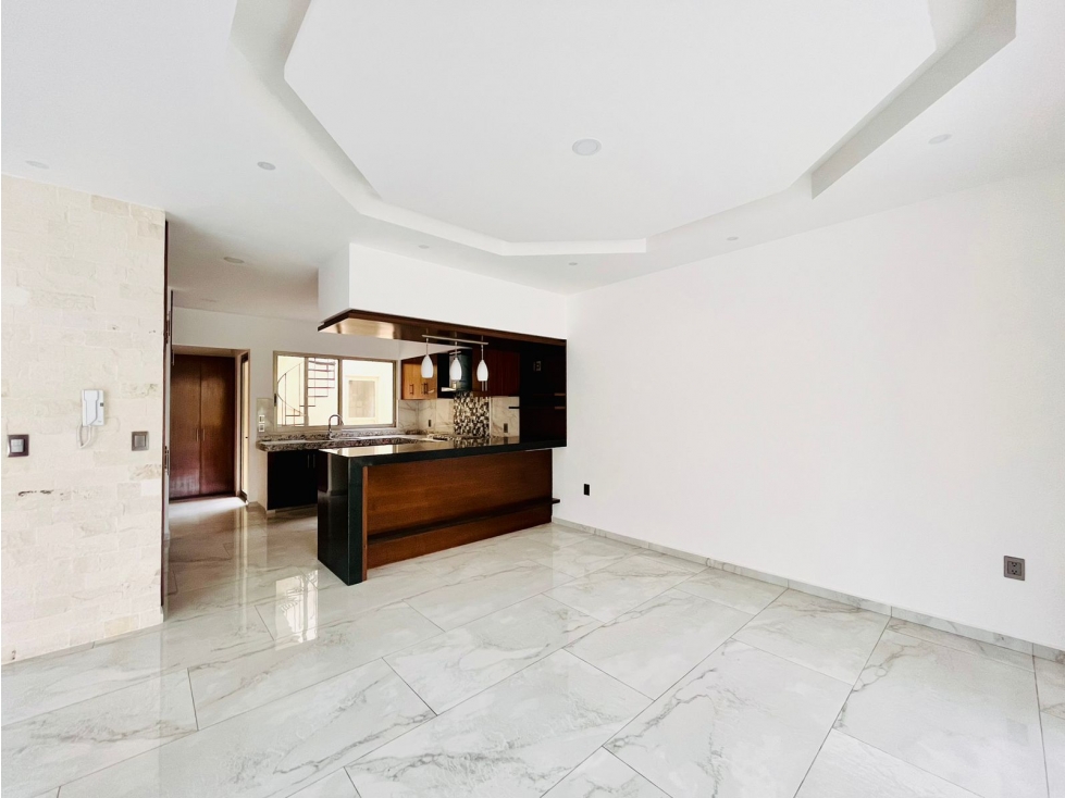 CASA EN VENTA EN ZONA DORADA - 3