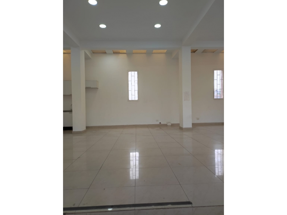 Local en arriendo Kennedy Central — foto 3