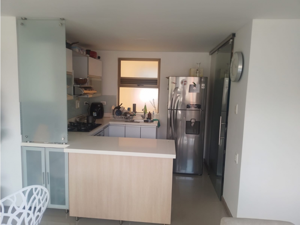 APARTAMENTO EN VENTA ALTOS DEL POBLADO — foto 3