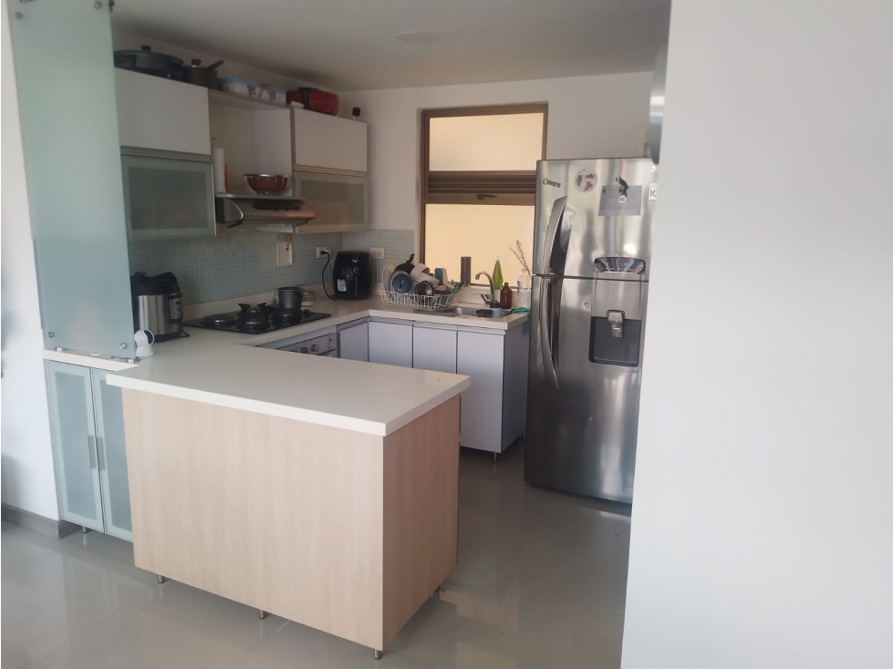 APARTAMENTO EN VENTA ALTOS DEL POBLADO — foto 2