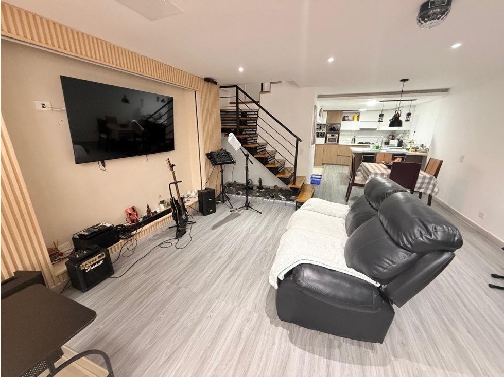 VENTA DE CASA TRIPLEX EN EL POBLADO SECTOR EL TESORO — foto 4