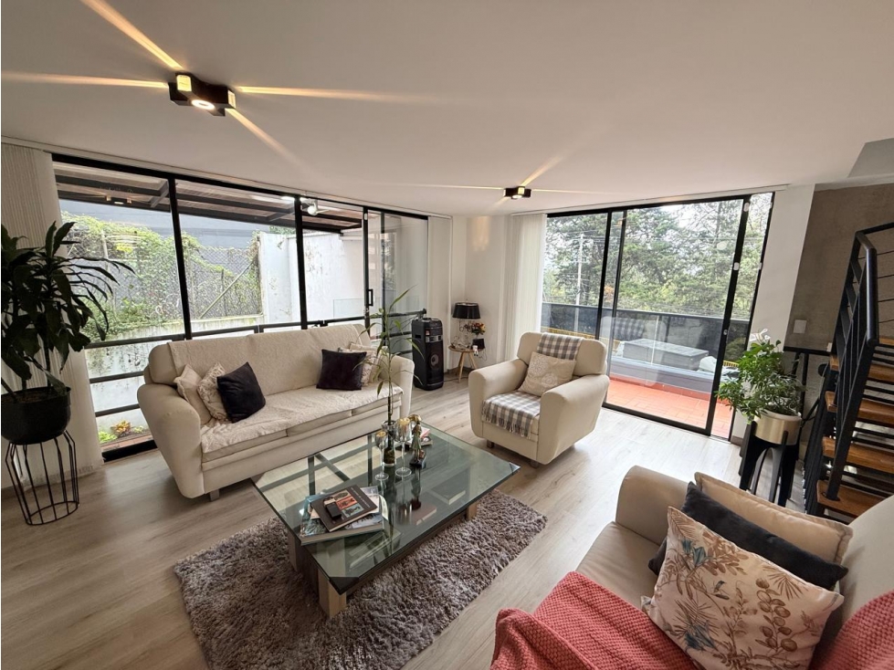 VENTA DE CASA TRIPLEX EN EL POBLADO SECTOR EL TESORO