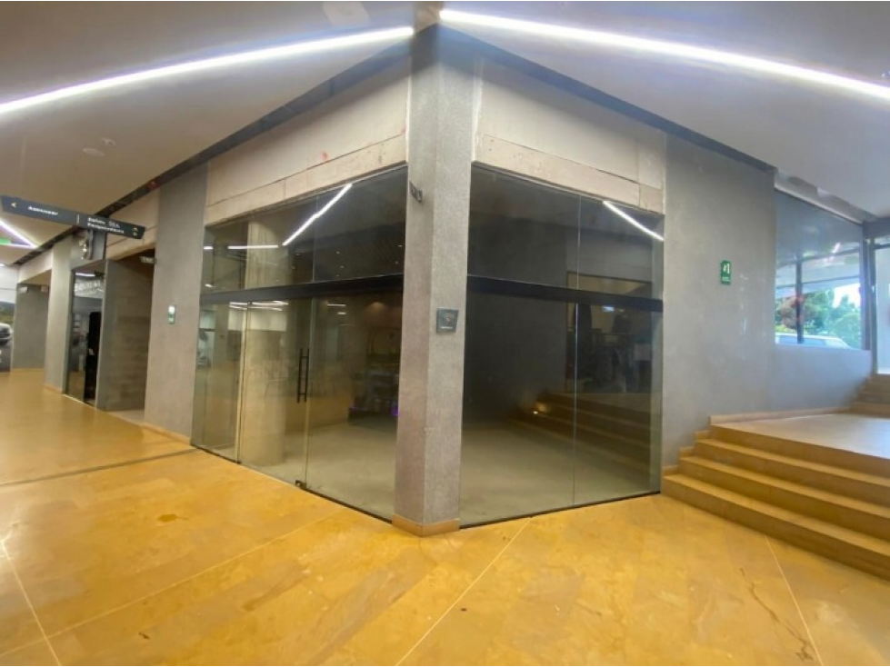 LOCAL ESQUINERO EN VENTA EN MALL COMERCIAL DE RIONEGRO