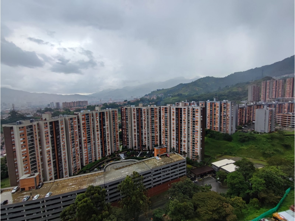 VENDO AMPLIO APARTAMENTO EN ITAGUI SANTA MARIA CERCA DEL C. DE LA MODA