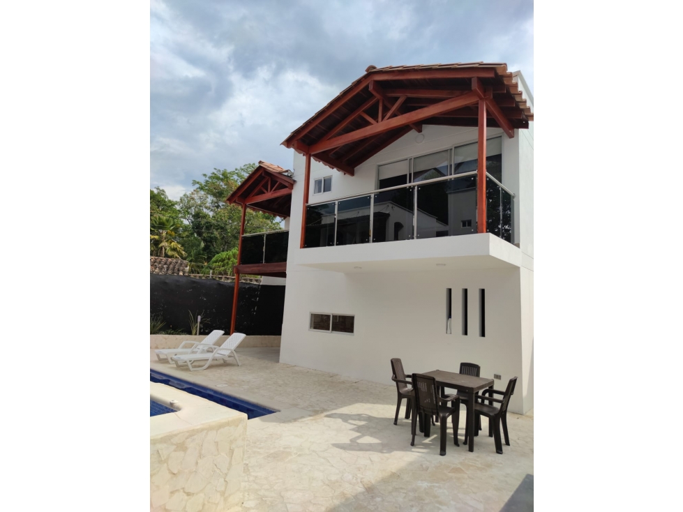 EN VENTA CASA CON PISCINA DENTRO DE PARCELACION SNTA FE DE ANT - 3