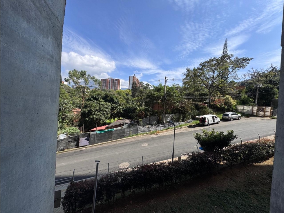 VENDO APARTAMENTO EN MADERA NATIVA CERCA DE LA ESTACION