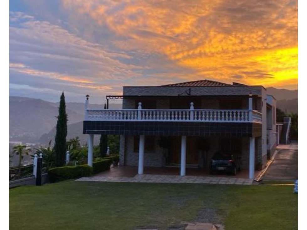 EN VENTA HERMOSA FINCA EN COPACABANA EN PARCELACION