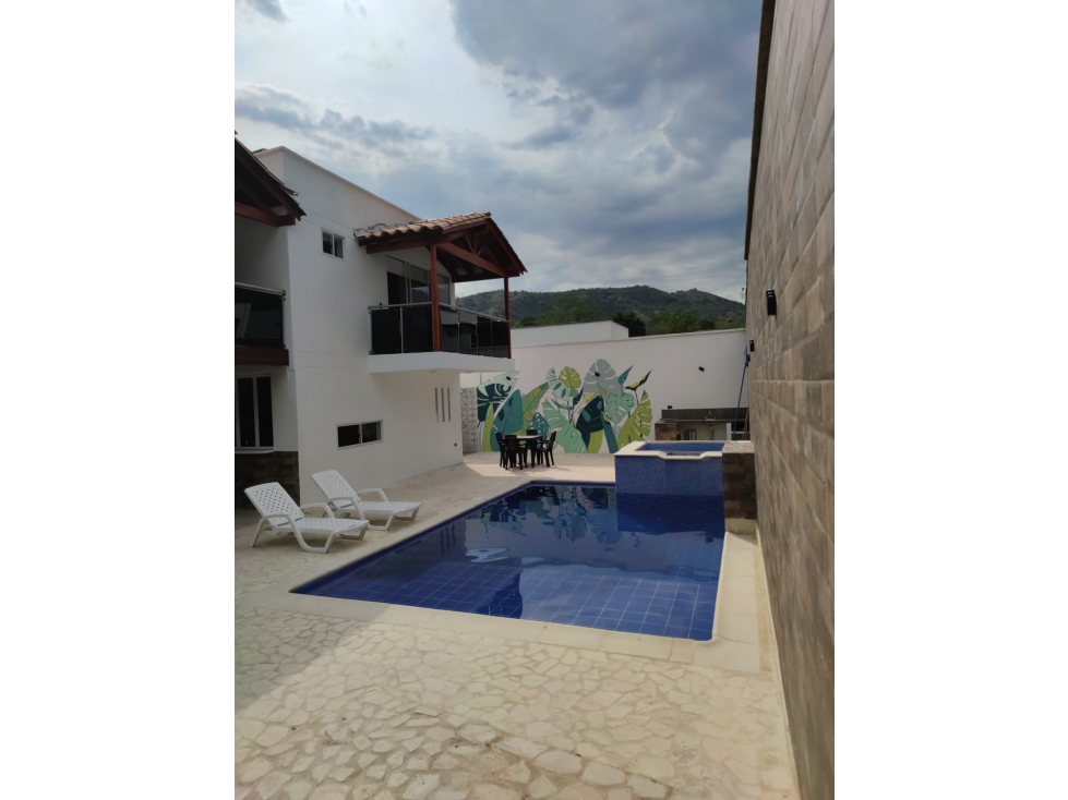 EN VENTA CASA CON PISCINA DENTRO DE PARCELACION SNTA FE DE ANT - 1