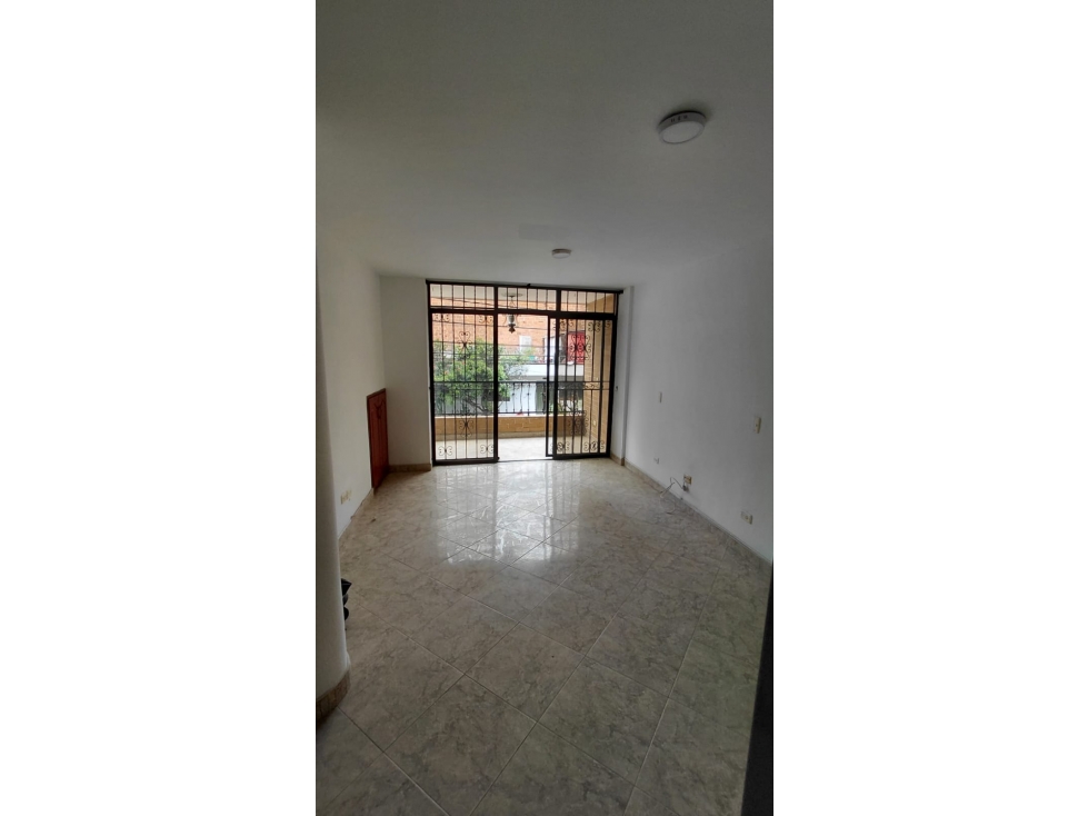 VENDO CASA EN SABANETA PISO 2 AMPLIOS ESPACIOS CERCA AL METRO — foto 2