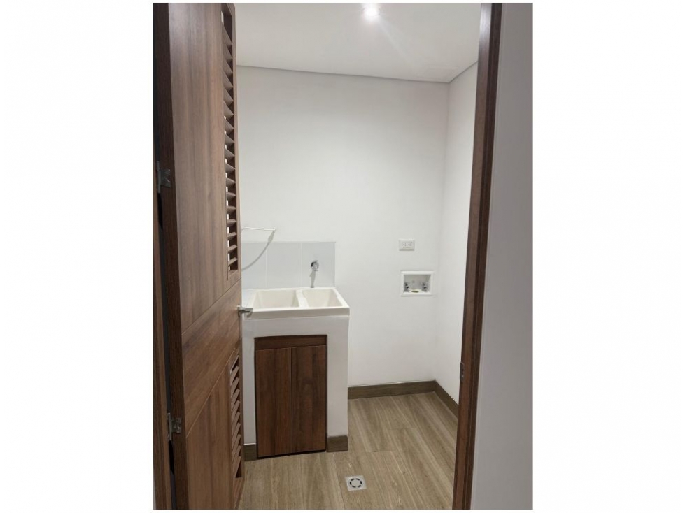 APARTAESTUDIO TIPO LOFT EN VENTA SECTOR CIUDAD DEL RIO, MEDELLIN — foto 4