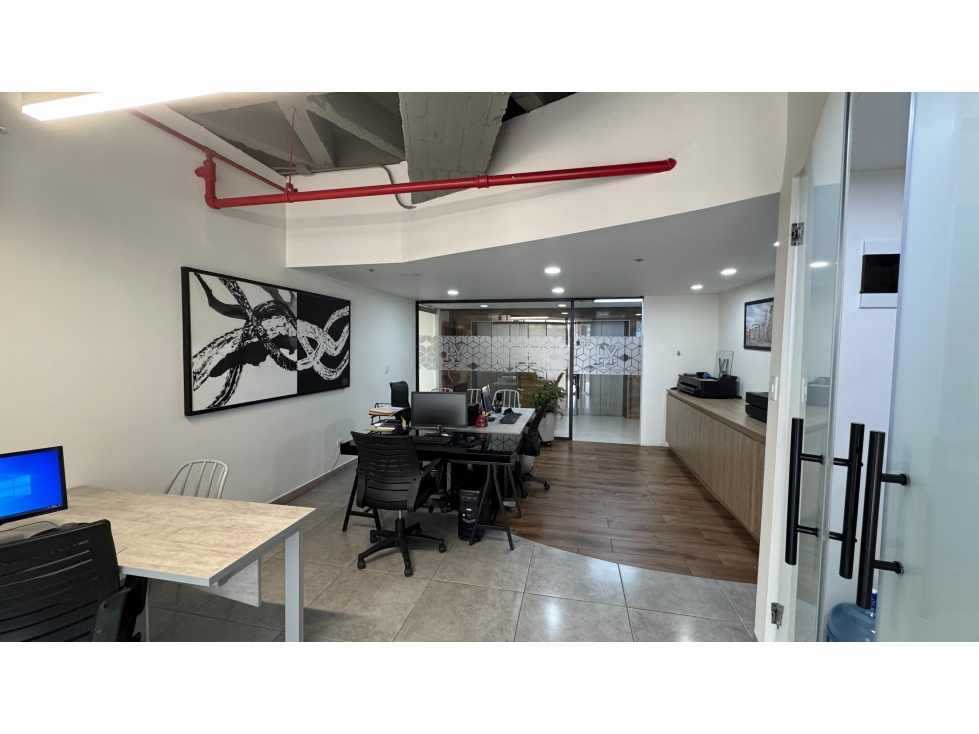 OFICINA EN VENTA SECTOR PARQUE BERRIO, CENTRO DE MEDELLIN - 1