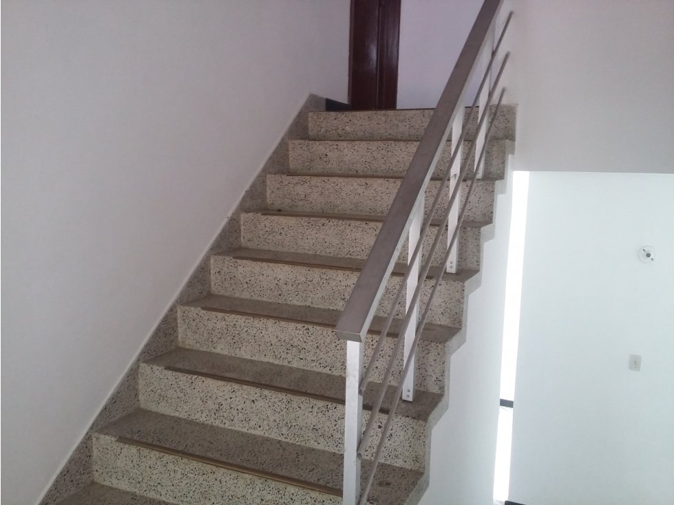 CASA EN VENTA BARRIO EL LAGO - 3