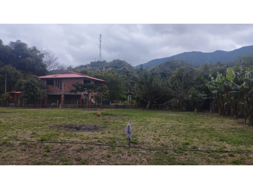 LOTE EN VENTA VIA A LA ERMITA - 2