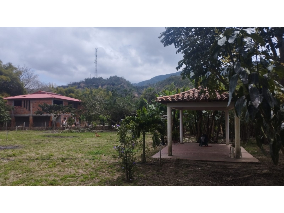 LOTE EN VENTA VIA A LA ERMITA - 4