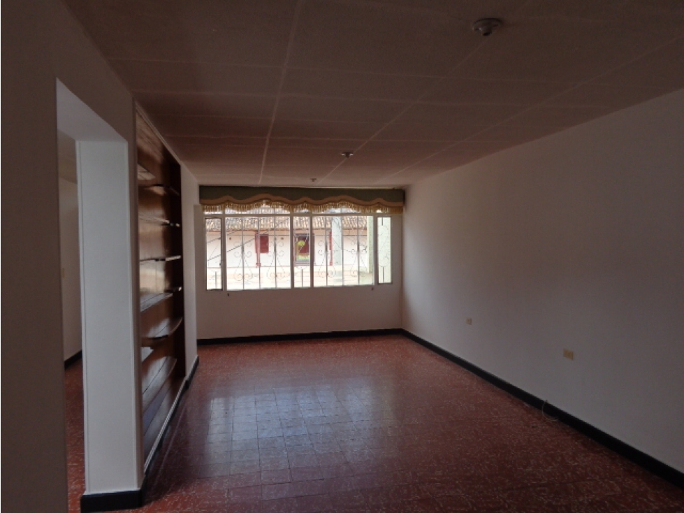 APARTAMENTO EN ARRIENDO (2° PISO) PLAZOLETA DE SAN FRANCISCO — foto 3