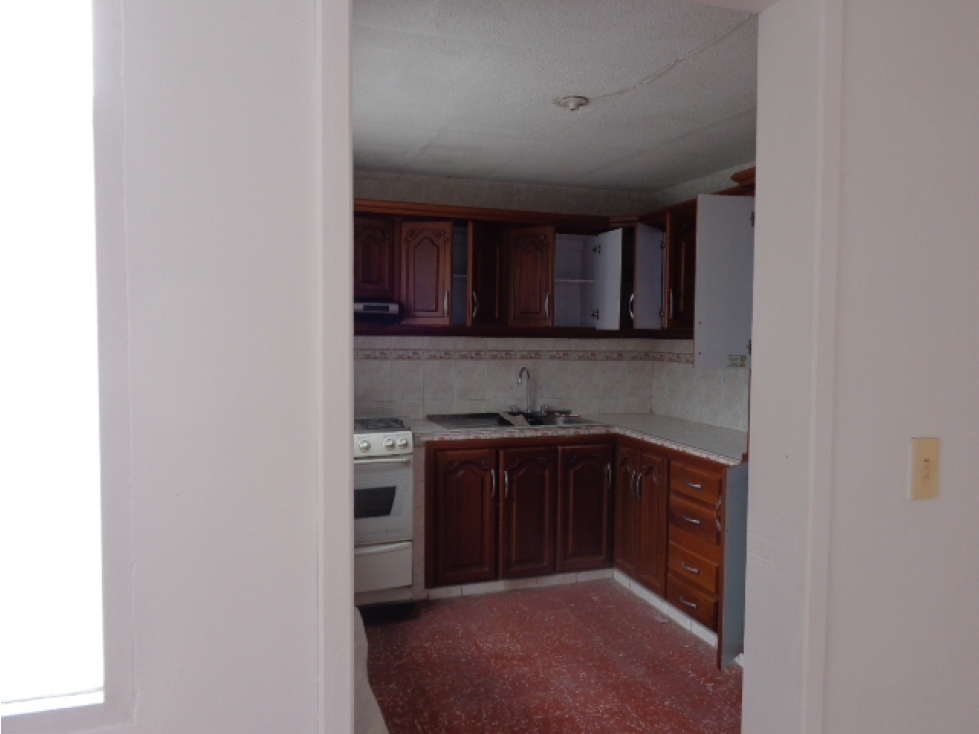 APARTAMENTO EN ARRIENDO (2° PISO) PLAZOLETA DE SAN FRANCISCO — foto 4