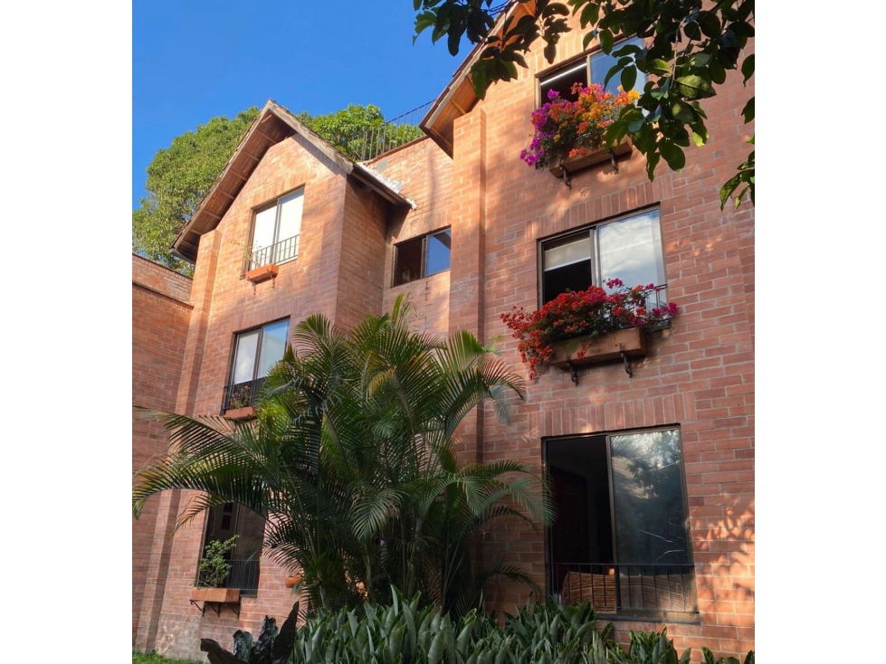 VENTA CASA EN ENVIGADO, LOMA DE LAS BRUJAS