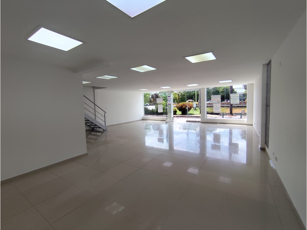 Arriendo Local Comercial - Ideal para tu Empresa o Negocio — foto 3