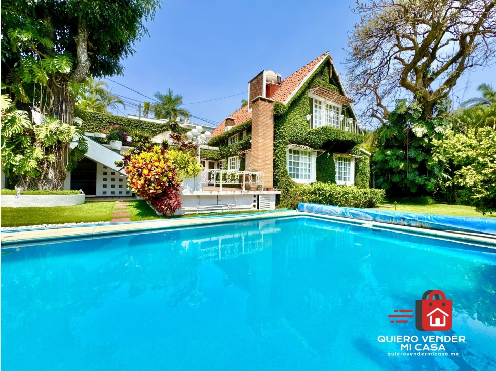Casa en Venta con Alberca y Búngalos en Fracc. Manantiales, Cuernavaca