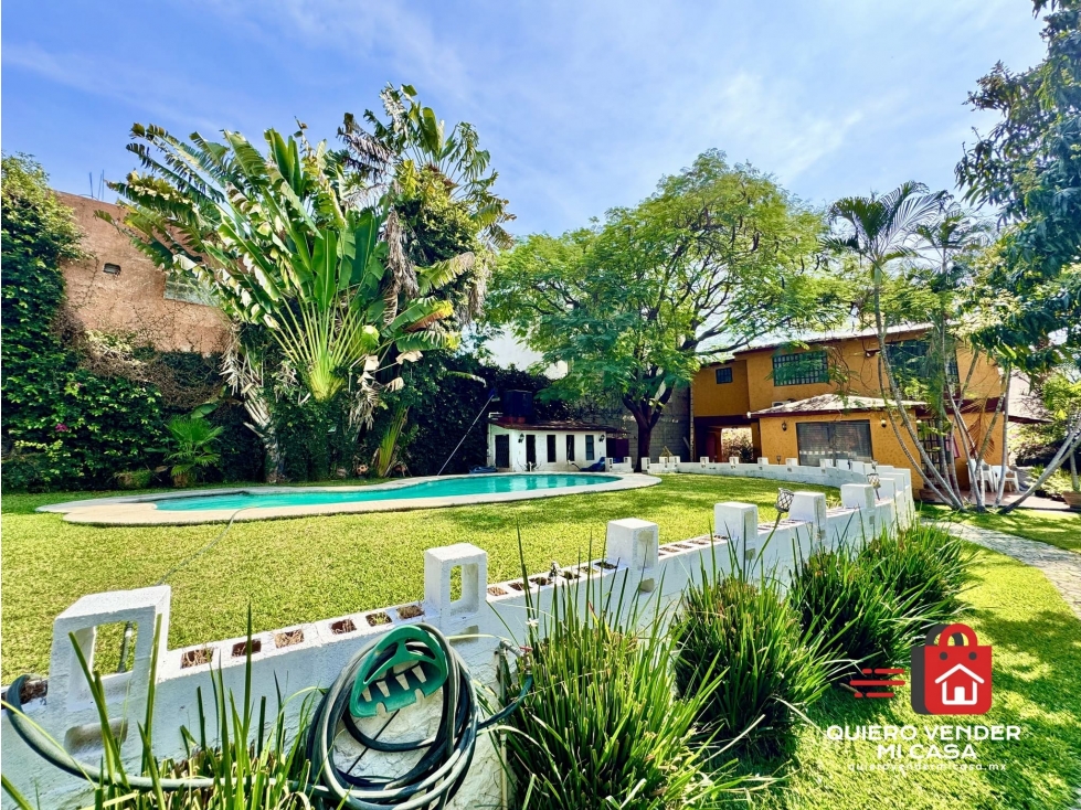 Casa con Bungalow y Alberca en Fracc. Burgos, Temixco