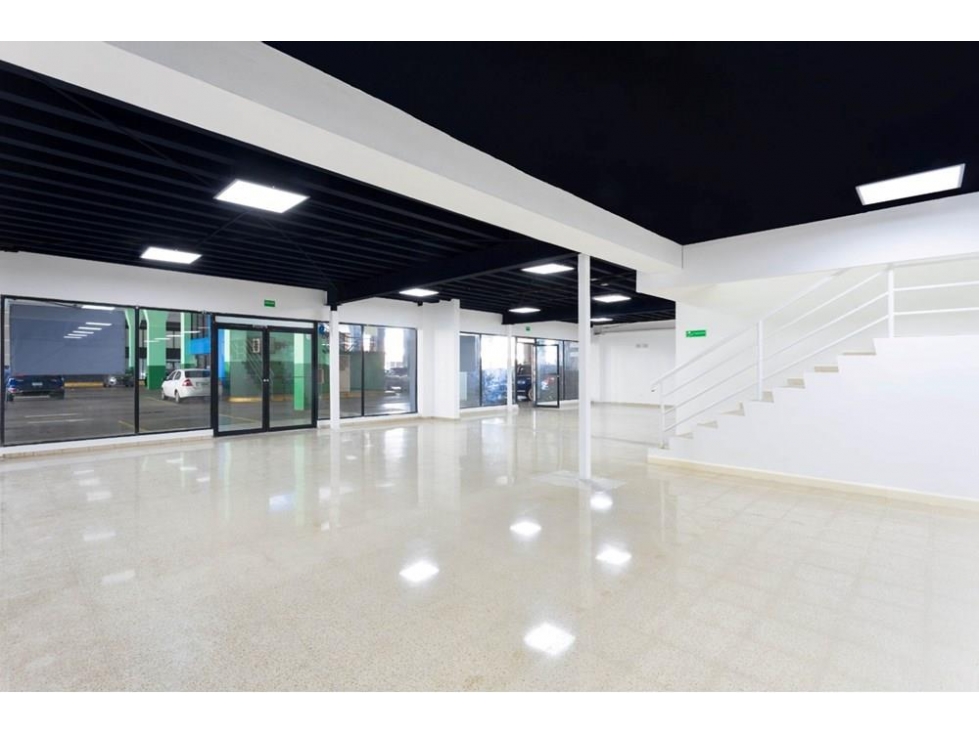 Se alquila local comercial en Chanis Plaza Agora, Parque Lefevre - 2
