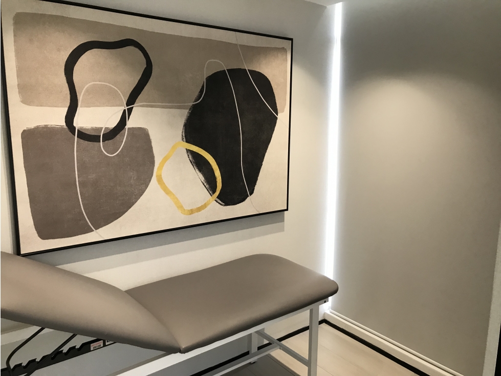 Se vende Consultorios Medicos en Via España. - 6
