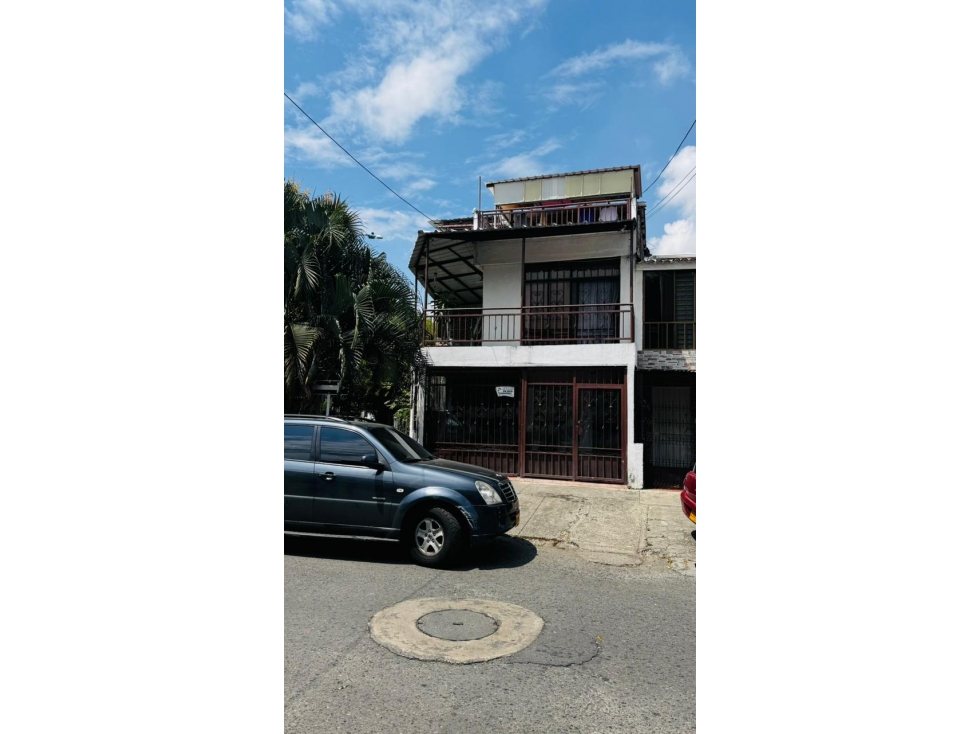 VENDO casa bifamiliar en barrio brisas de los andes, norte de cali