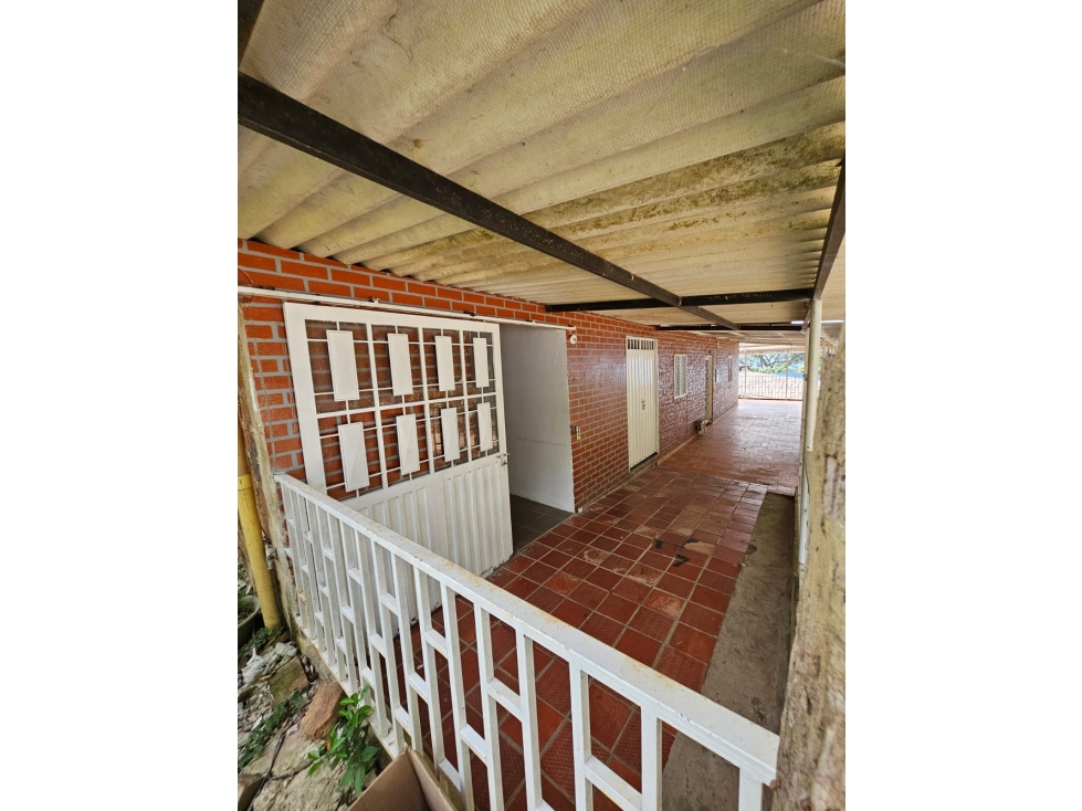 SE VENDE CASA CON LOTE EN SAN VICENTE DE CHUCURÍ - 2