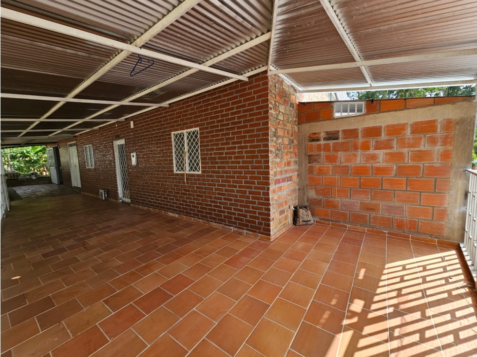 SE VENDE CASA CON LOTE EN SAN VICENTE DE CHUCURÍ - 3