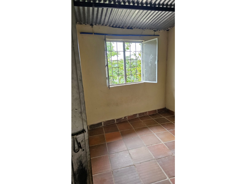 VENDO LOTE CON DOS CASAS, BARRIO EL CAMPESTRE - 2