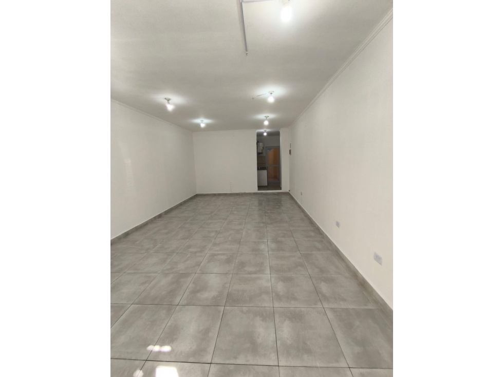 Local Comercial a metros de Av. Colón - 2