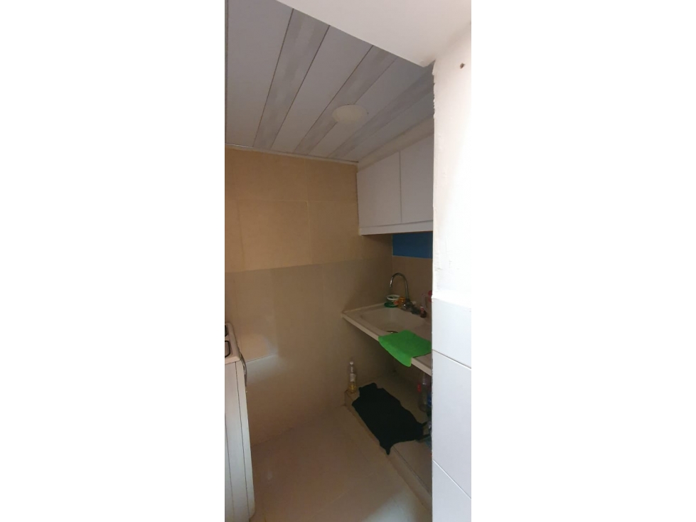 Casa de 4 pisos frente al CAI de La Gaitana — foto 2